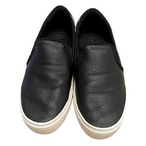 Ugg cahlvan slip on runner black